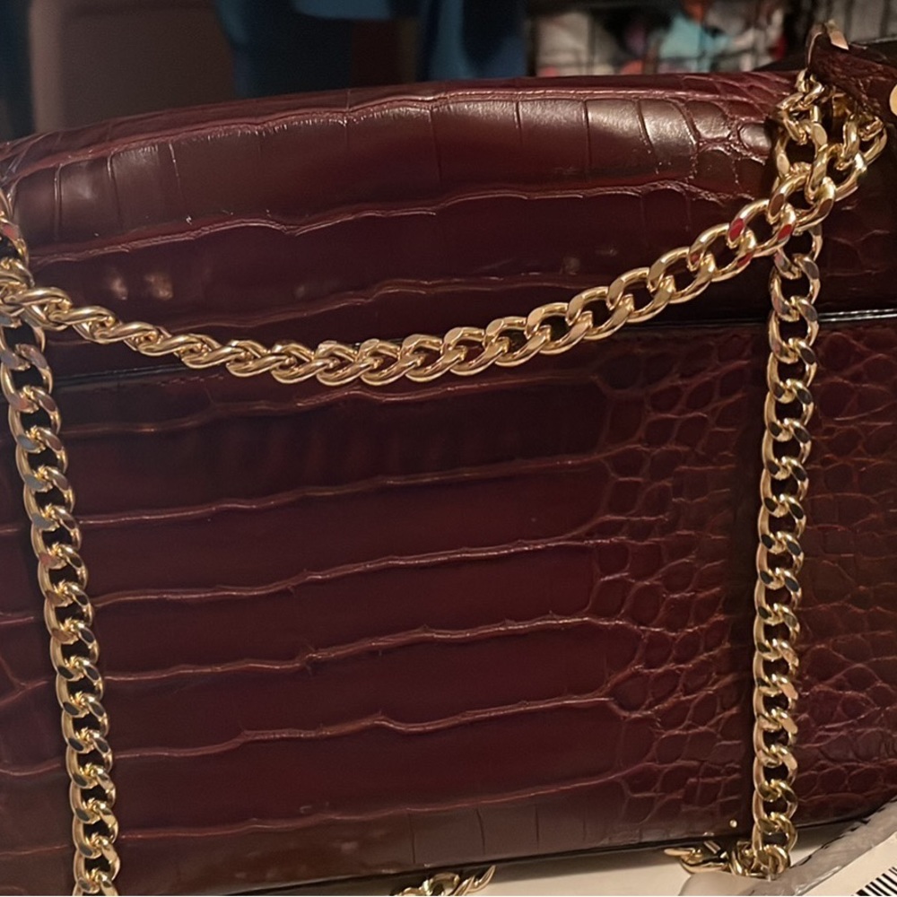 Womens crossbody purse with matching wallet it’s maroon